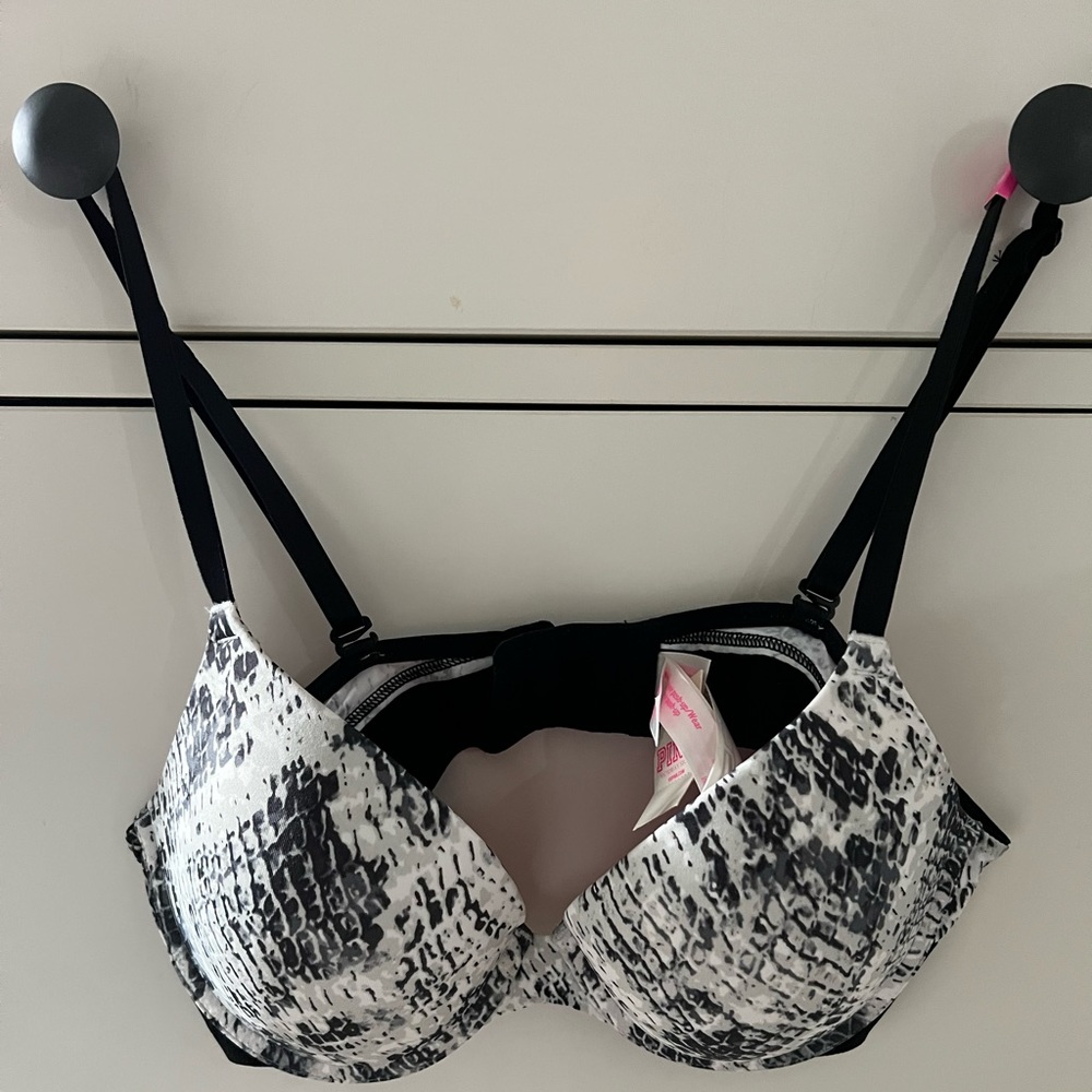 BRAND NEW - Victoria Secret 34B Push Up Bra